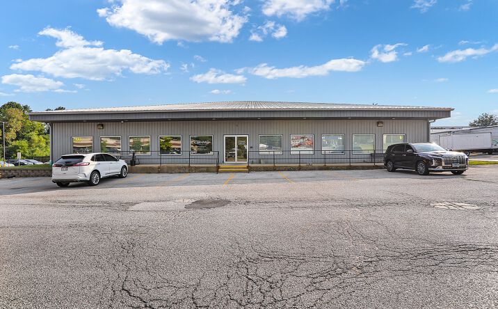 Pictures of Retail, Office property located at 1902 Vandalia St, Collinsville, IL 62234 for lease - image #1