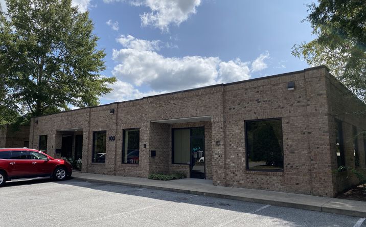 Pictures of Retail property located at 100 E Victoria Ct, Greenville, NC 27858 for lease - image #1