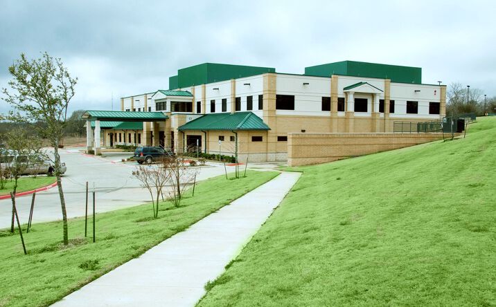 Pictures of Office property located at 300 Willow Creek Pkwy, Palestine, TX 75801 for lease - image #1