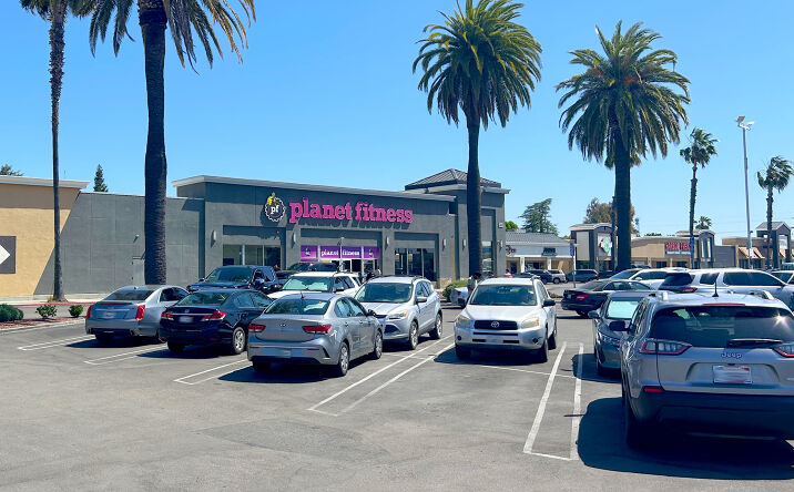 Pictures of Retail property located at 1245 W Yosemite Ave, Manteca, CA 95337 for lease - image #1