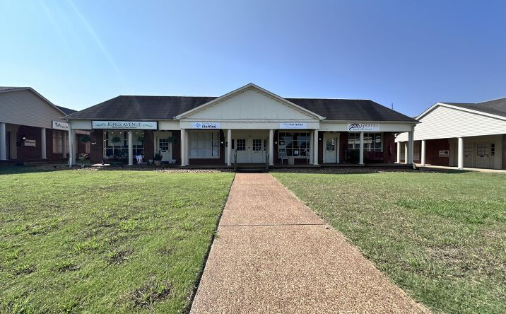 Pictures of Retail, Office property located at 368 North Parkway, Jackson, TN 38305 for lease - image #1