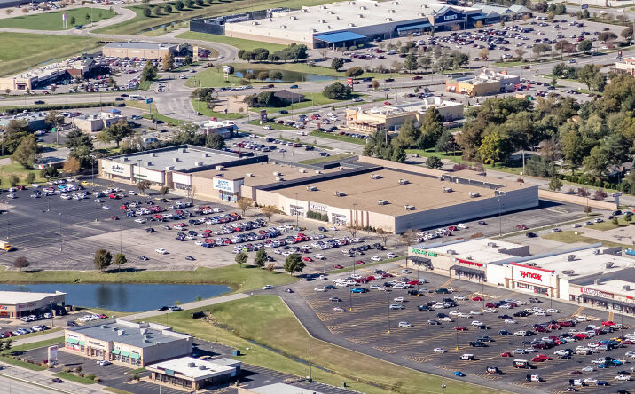 Pictures of Retail property located at 6930 W Kellogg Dr, Wichita, KS 67209 for lease - image #1