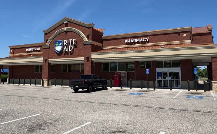Pictures of Retail property located at 2040 Atlantic Ave, Chesapeake, VA 23324 for lease - image #1