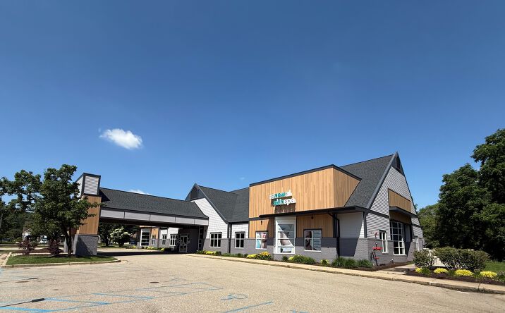 Pictures of Office property located at 6735 Cascade Rd SE, Grand Rapids, MI 49546 for lease - image #1