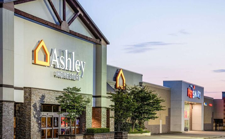 Pictures of Retail property located at 7915 Winchester Rd, Memphis, TN 38125 for lease - image #1