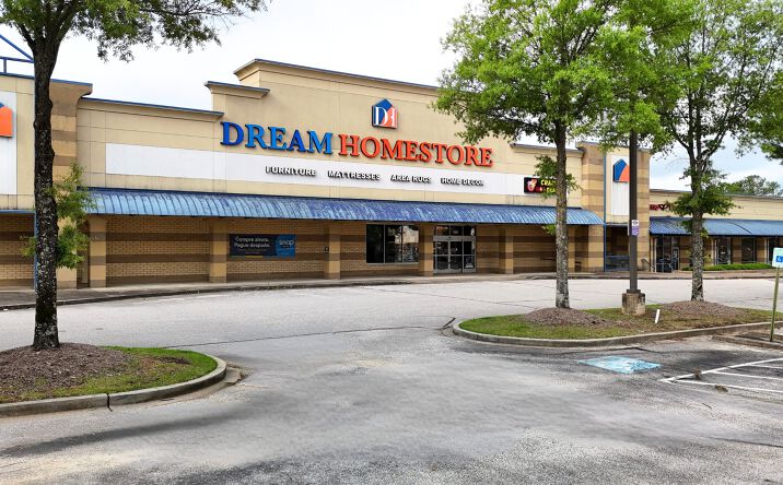 Pictures of Retail property located at 7915 Winchester Rd, Memphis, TN 38125 for lease - image #1