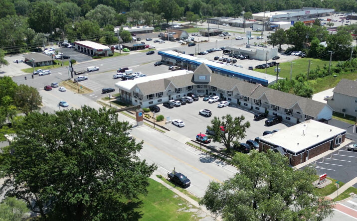 Pictures of Retail, Office, Special Purpose property located at 710 W Main St, Blue Springs, MO 64015 for lease - image #1