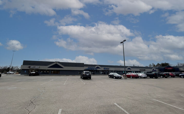 Pictures of Retail property located at 1664-1710 Suburban Ave, St Paul, MN 55106 for lease - image #1