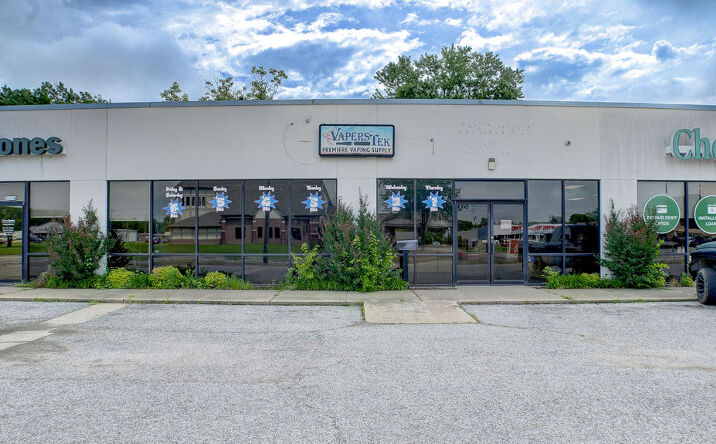 Pictures of Retail, Office property located at 2028 N Main St, Miami, OK 74354 for lease - image #1