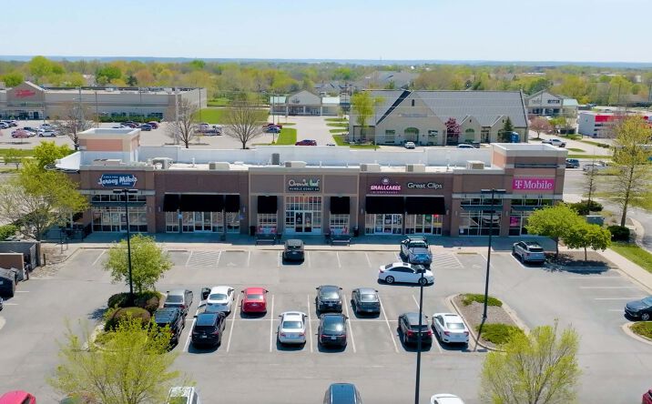 Pictures of Retail property located at 4801 Bauer Farm Dr, Lawrence, KS 66049 for lease - image #1