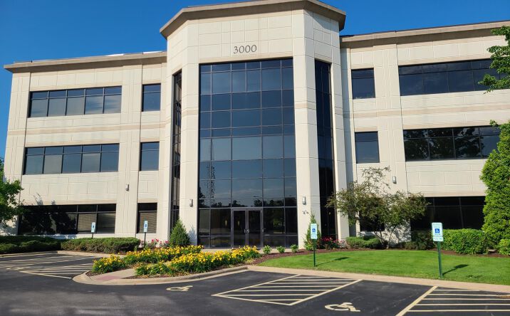 Pictures of Office property located at 3000 Woodcreek Dr, Downers Grove, IL 60515 for lease - image #1