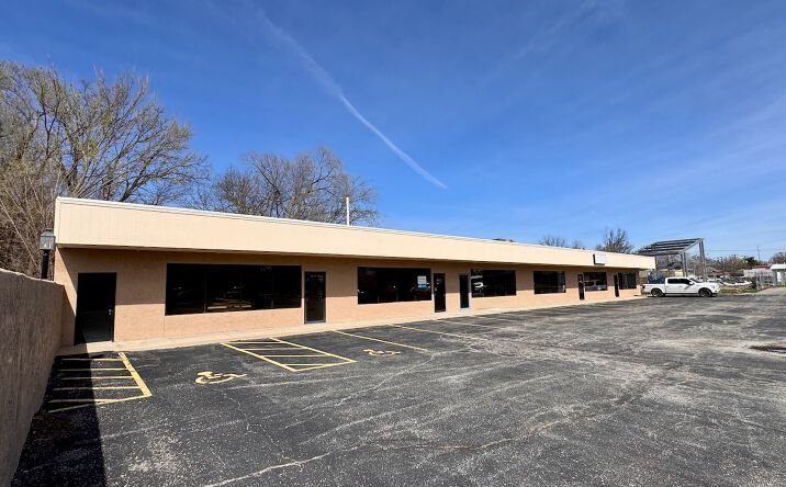 Pictures of Retail, Restaurant property located at 508-514 Main St, Grandview, MO 64030 for lease - image #1