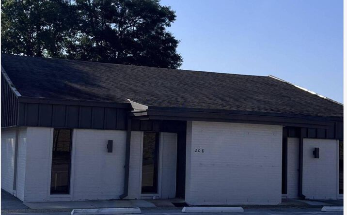 Pictures of Office property located at 208 N Bonham Ave, Cleveland, TX 77327 for lease - image #1
