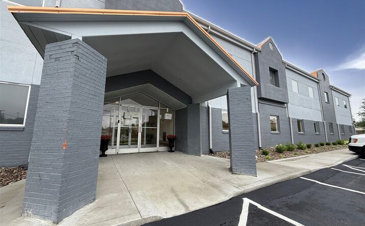 Pictures of Retail, Office property located at 1230 Woodland Dr Suite 208, Elizabethtown, KY 42701 for lease - image #1