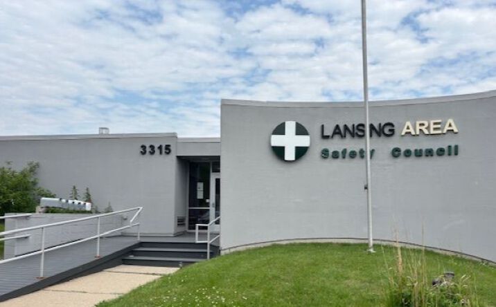 Pictures of Office property located at 3315 S Pennsylvania Ave, Lansing, MI 48910 for lease - image #1