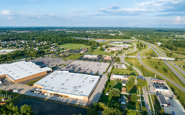 Pictures of Retail property located at 8000 Oak Point Rd, Lorain, OH 44053 for lease - image #1