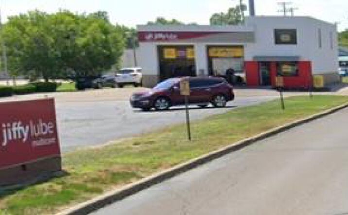Pictures of Retail property located at 5 West Whipp Road, Washington Twp, OH 45459 for lease - image #1