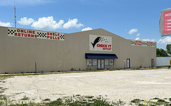 Pictures of Retail, Industrial property located at 18580 US 59 Highway, Country Club, MO 64505 for lease - image #1