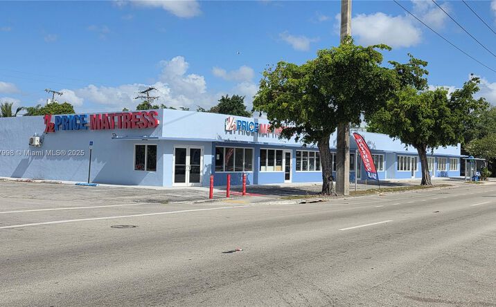 Pictures of Retail property located at 13900 NW 7th Ave, Miami, FL 33168 for lease - image #1