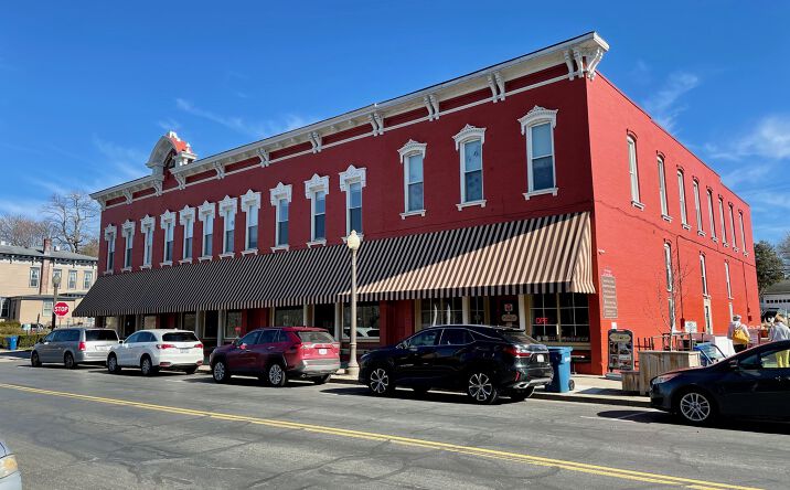 Pictures of Retail, Restaurant property located at 128 Canal St N, Canal Fulton, OH 44614 for lease - image #1