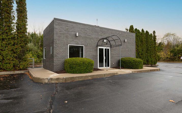 Pictures of Office property located at 7271 N Main St, Dayton, OH 45415 for lease - image #1