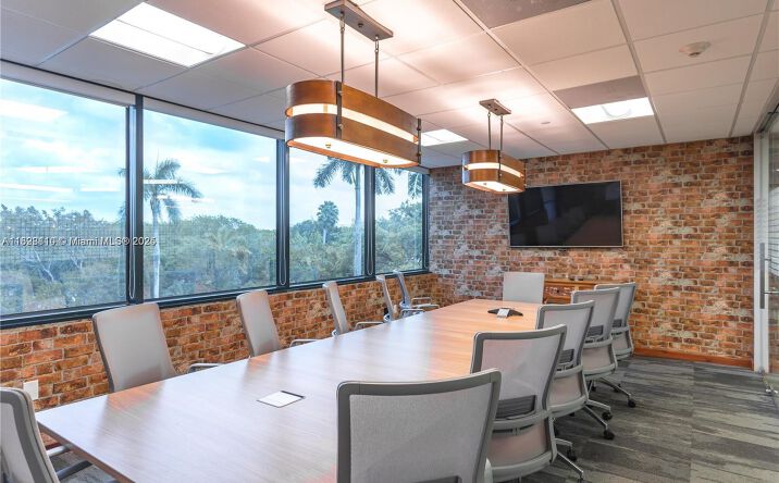 Pictures of Office property located at 150 S Pine Island Rd, Plantation, FL 33324 for lease - image #1