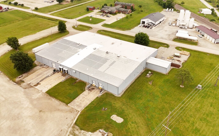 Pictures of Industrial property located at 301 Northwestern Ave, Chariton, IA 50049 for lease - image #1