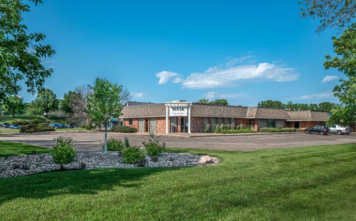 Pictures of Retail property located at 10800 Greenbrier Rd, Hopkins, MN 55305 for lease - image #1