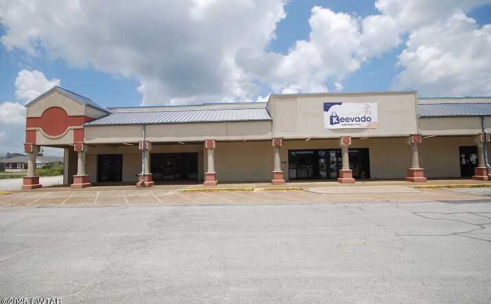 Pictures of Retail, Special Purpose, Industrial property located at 53 Carriage House Dr, Jackson, TN 38305 for lease - image #1