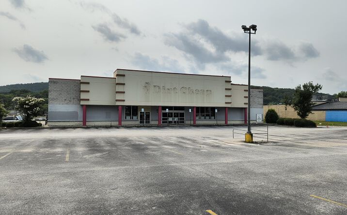 Pictures of Retail property located at 620 S Quintard Ave, Anniston, AL 36201 for lease - image #1