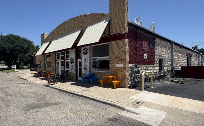 Pictures of Retail, Restaurant property located at 203 N East St, Belton, TX 76513 for lease - image #1