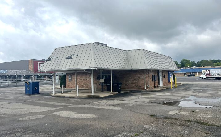 Pictures of Retail, Office, Restaurant property located at 4801 Wheeling Ave, Muncie, IN 47304 for lease - image #1