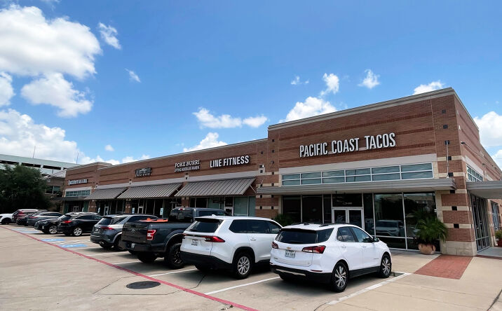 Pictures of Retail property located at 1525 Lake Pointe Pkwy, Sugar Land, TX 77478 for lease - image #1