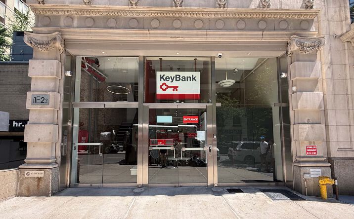 Pictures of Retail property located at 11 E 22nd St, New York, NY 10010 for lease - image #1