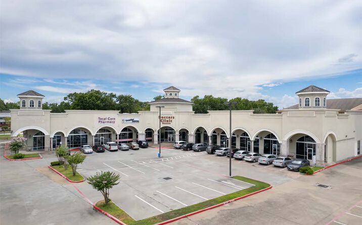 Pictures of Retail property located at 14755 North Fwy, Houston, TX 77090 for lease - image #1
