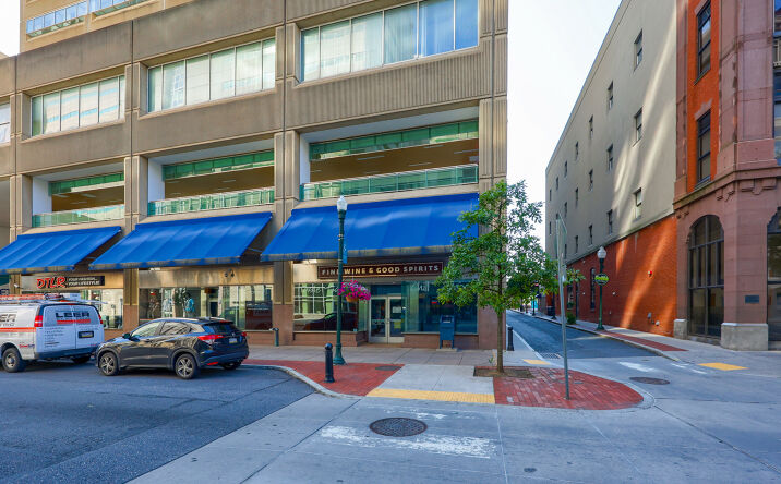 Pictures of Retail property located at 333 Market St, Harrisburg, PA 17101 for lease - image #1