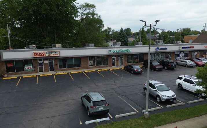 Pictures of Retail, Office, Restaurant property located at 9554 SW Hwy, Oak Lawn, IL 60453 for lease - image #1