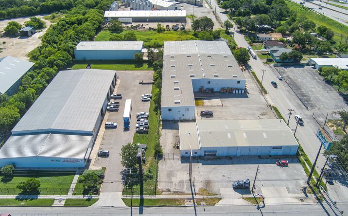 Pictures of Industrial property located at 204 N WW White Rd, San Antonio, TX 78219 for lease - image #1