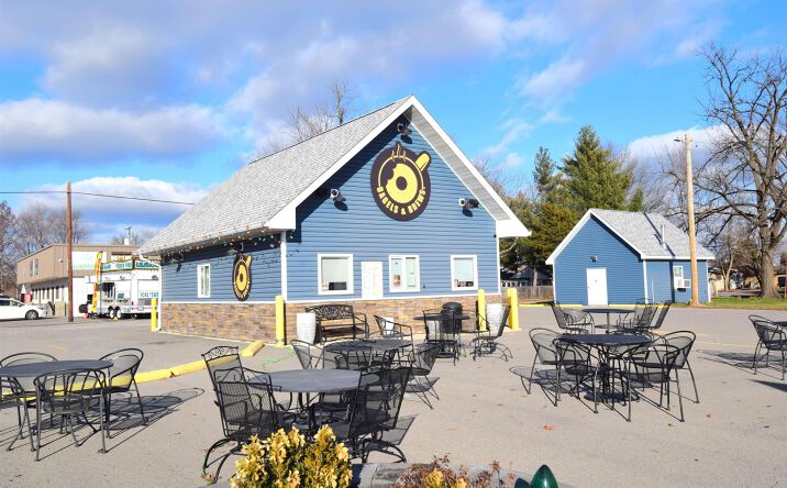Pictures of Restaurant, Retail property located at 102 N PARK Street, Sesser, IL 62884 for lease - image #1