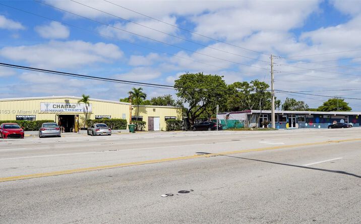 Pictures of Retail property located at 4201 N Dixie Hwy, Oakland Park, FL 33334 for lease - image #1