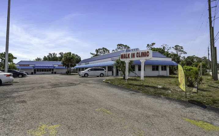 Pictures of Office property located at 655 N Indiana Ave, Englewood, FL 34223 for lease - image #1