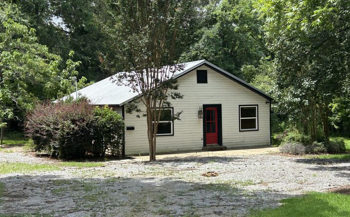 Pictures of Office property located at 693 Luckney Rd, Flowood, MS 39232 for lease - image #1