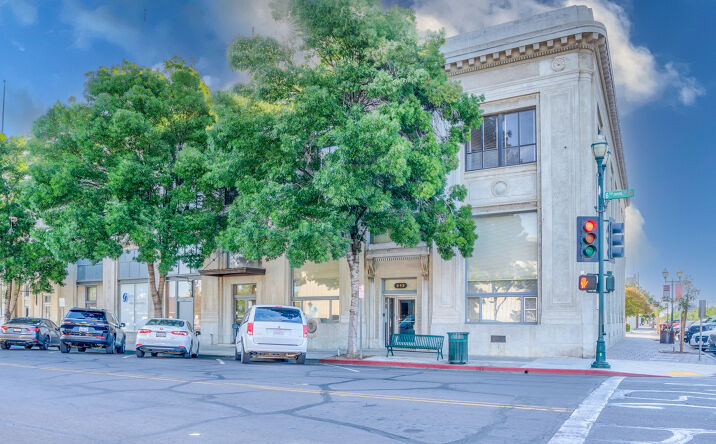 Pictures of Office property located at 840 6th St, Los Banos, CA 93635 for lease - image #1
