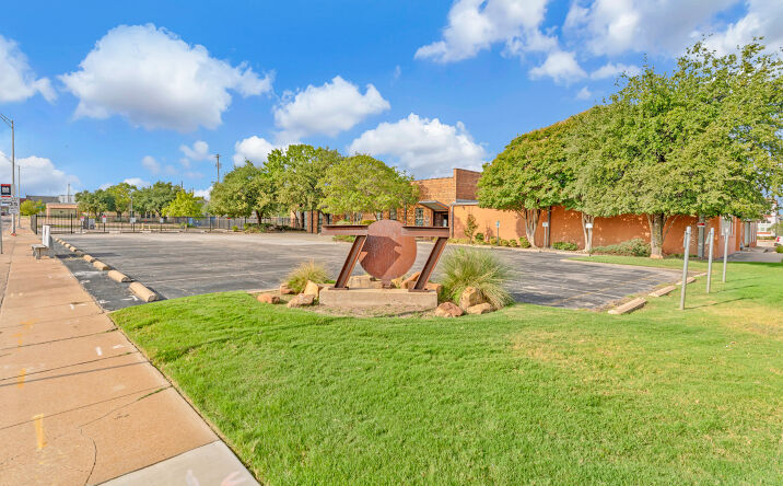 Pictures of Office property located at 707 W Vickery Blvd, Fort Worth, TX 76104 for lease - image #1