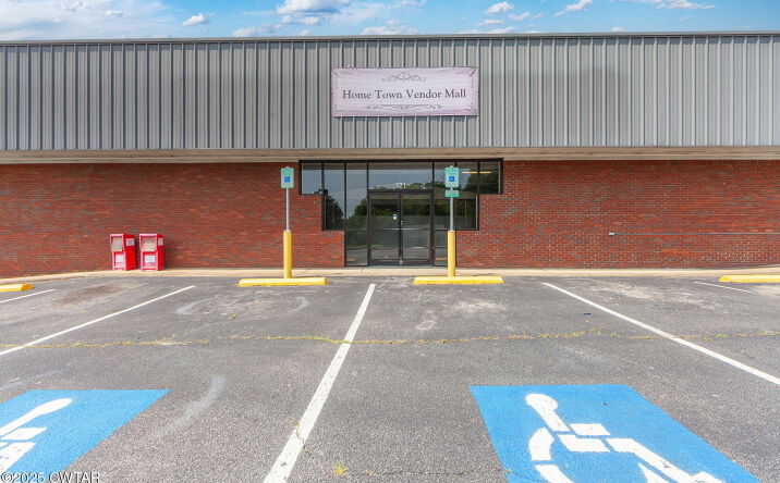 Pictures of Retail property located at 121 Whitley Avenue, Henderson, TN 38340 for lease - image #1