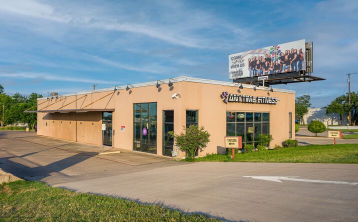 Pictures of Retail property located at 704 N Hewitt Dr, Hewitt, TX 76643 for lease - image #1