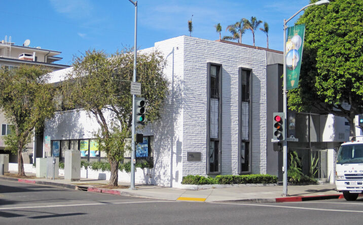 Pictures of Retail, Office property located at 201 N Robertson Blvd, Beverly Hills, CA 90211 for lease - image #1