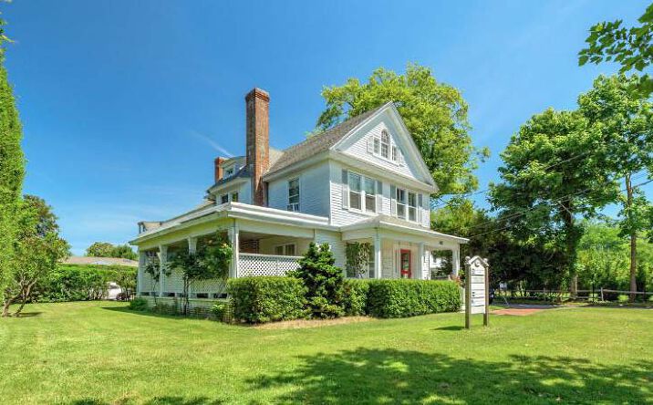 Pictures of Office property located at 149 Hampton Rd, Southampton, NY 11968 for lease - image #1