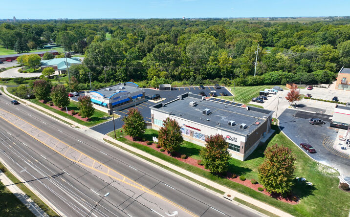 Pictures of Retail property located at 2101 Sycamore Rd, DeKalb, IL 60115 for lease - image #1