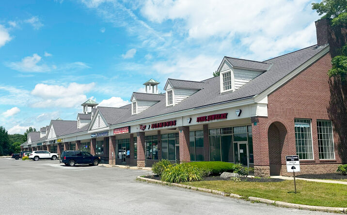 Pictures of Retail property located at 37 Plaistow Rd, Plaistow, NH 03865 for lease - image #1